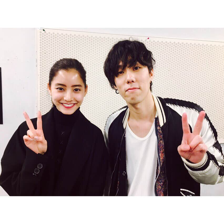 新木優子さんのインスタグラム写真 - (新木優子Instagram)「昨日はRADWIMPS さんのライブに、「100万円の女たち」チームで行かせていただきました‼︎ 私も中学生から聞いていたRADWIMPSさんのライブは情熱的でパワフルで、、何よりもお客さんとの一体感が素晴らしくて、、終始感動していました‼︎ とっても素敵な夜になりました☺ #RADWIMPS #素敵なライブ #本当にありがとうございました #100万円の女たち #もよろしくお願いします #道間慎 #開菜々果」4月30日 10時25分 - yuuuuukko_