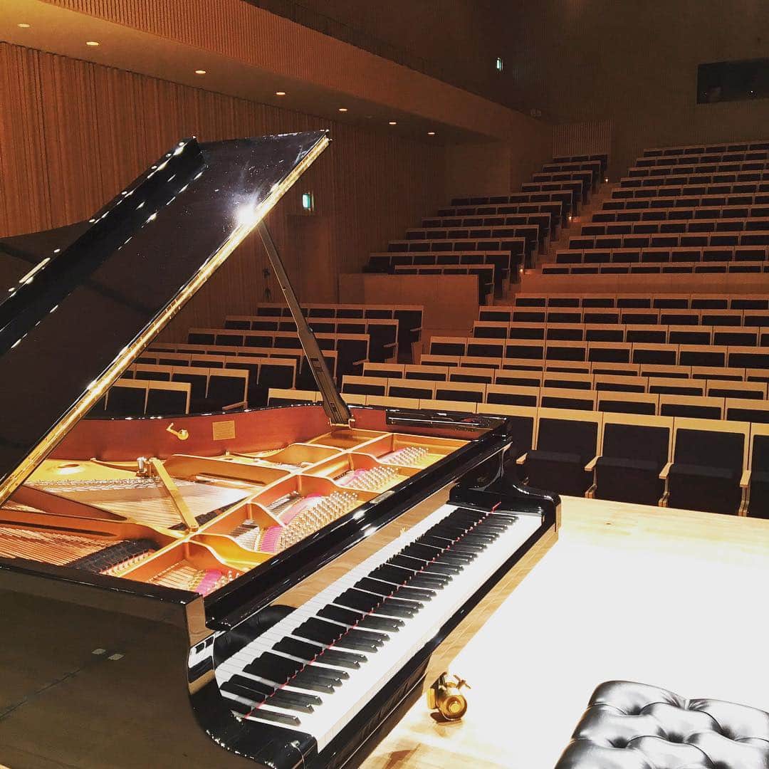 のインスタグラム：「いしかわ・金沢 風と緑の楽都音楽祭2017 ベートーヴェンの月光&ワルトシュタイン 北國新聞赤羽ホールにて終わりました。 #いしかわ金沢風と緑の楽都音楽祭 #2017 #金沢 #音楽祭 #石川県 #北國新聞 #北國新聞赤羽ホール #ピアノリサイタル #コンサート #ベートーヴェン #金子三勇士 #SpringGreenMusicFestival #Kanazawa #Beethoven」