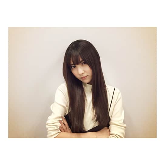 石川恋さんのインスタグラム写真 - (石川恋Instagram)「今日は撮影で髪をストレートに💇いつも巻いてるから新鮮。#shooting」4月30日 18時25分 - ren_ishikawa