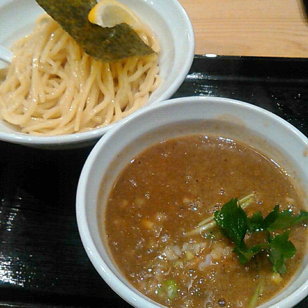 旅とラーメンのインスタグラム：「つけめん蕾　@大宮 濃厚煮干しつけめん780円 東京から来たのに都会に来た感じがする。茨城県民あるある。 #つけめん#蕾#大宮#ラーメン#ラーメンインスタグラマー#ラーメン倶楽部#つけめん蕾」