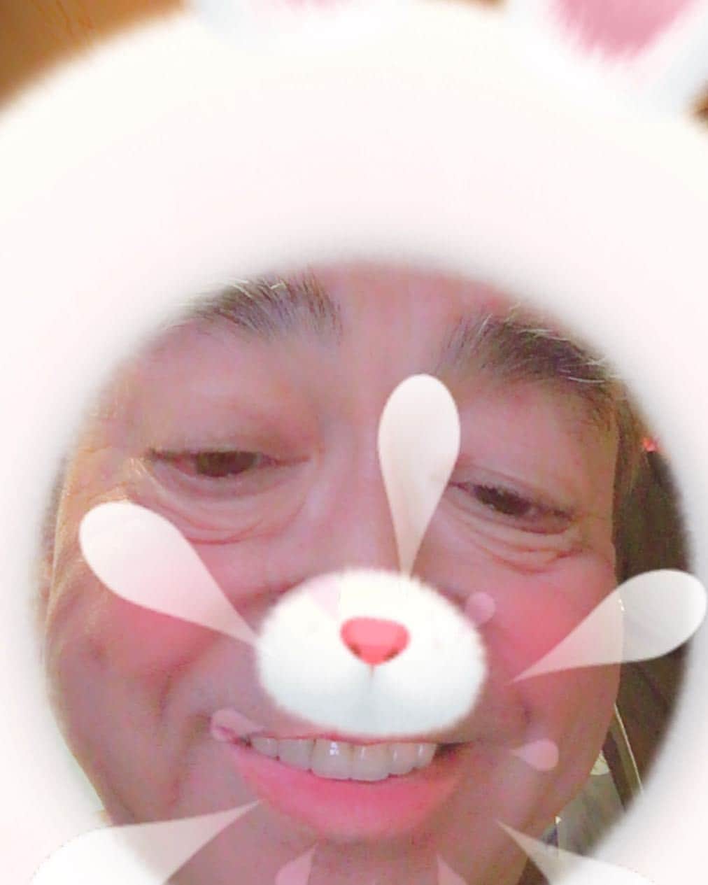 志村けんのインスタグラム：「この年でウサギになりました！ 素敵な連休をお過ごしください #志村けん  #志村動物園  #ばか殿  #うさぎ #志村魂」