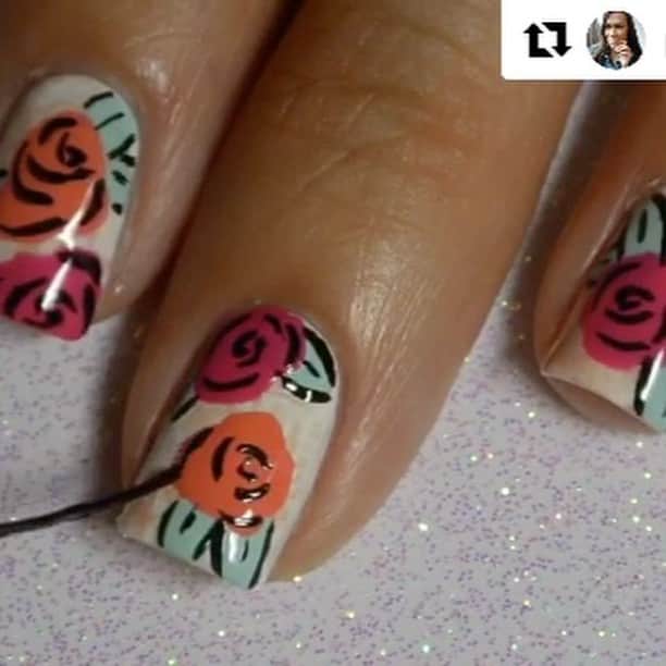 nails2inspireのインスタグラム：「Credit to @rikkis_nails_  #nails2inspiretutorial #rosenailart #roses ・・・ Happy Friday! Here's a close-up tutorial of my rose nail art for #theessies! Full tutorial with voice-over is on YouTube now!」