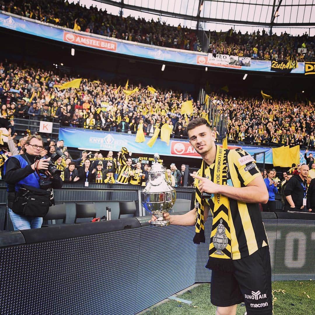 マット・ミアガのインスタグラム：「What a win! Dutch Cup 🏆 All glory to God」