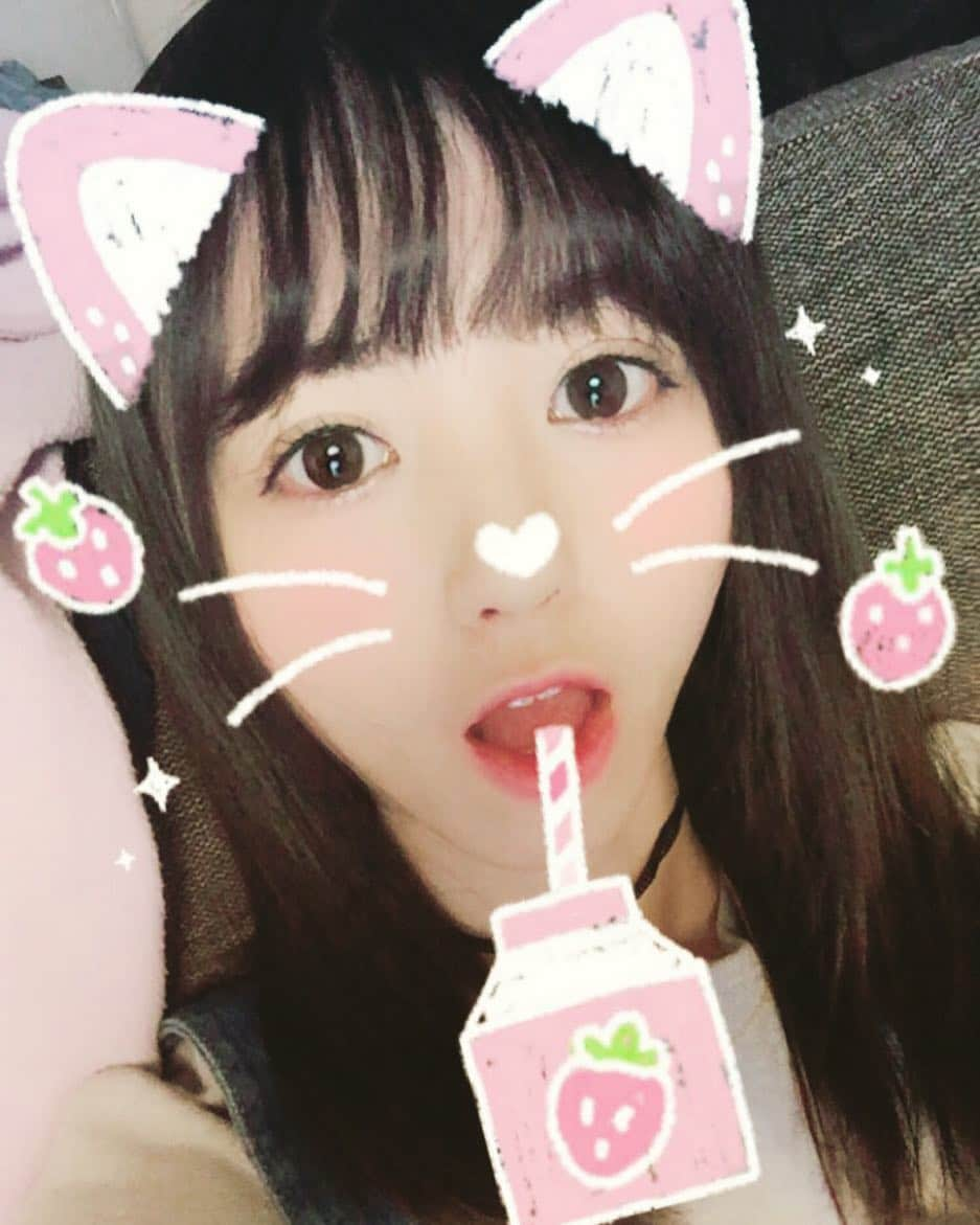 希志あいのさんのインスタグラム写真 - (希志あいのInstagram)「いちごミルク飲みたい🍓🥛」5月1日 18時24分 - aino_kishi