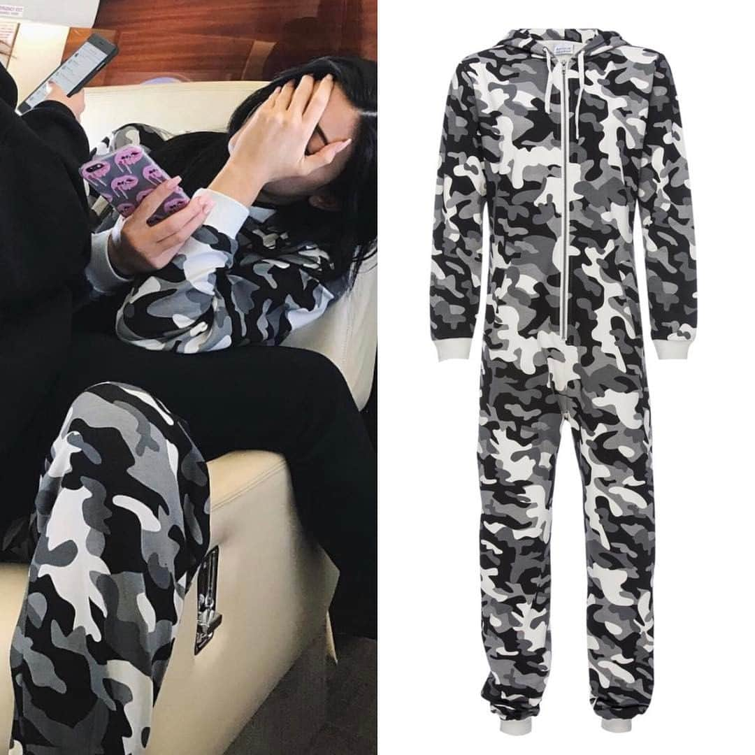 カーダシアン家のお騒がせセレブライフのインスタグラム：「Kylie wearing the new #ArthurGeorge grey camo onesie!! Available now at ShopArthurGeorge.com  @arthurgeorge87」