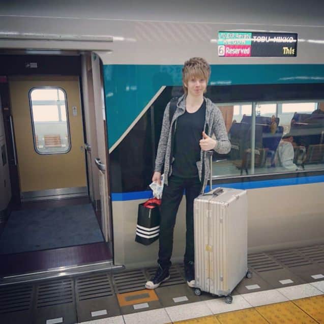 ケヴィン・レイノルズのインスタグラム：「Where to? Nikko-bound!」