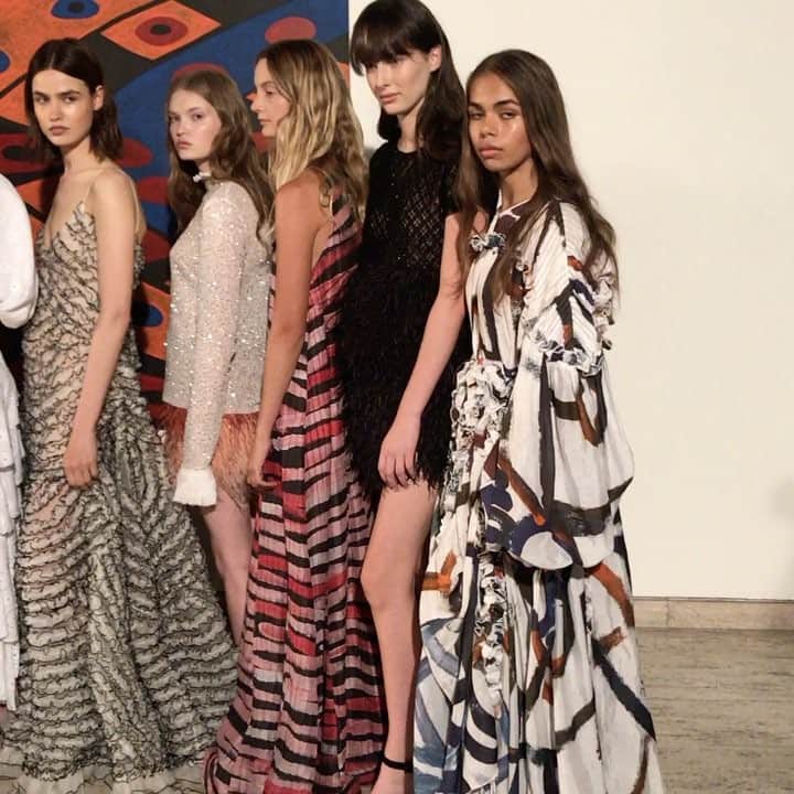Ania Milczarczykのインスタグラム：「Last night I directed the makeup for my third fashion week show on behalf of @lauramercieraus And what an absolute rush it's been each time. As someone who was never part of a backstage team I came into the first show having no idea what to expect and by the third show the team has had it so down pat we even had a few chances to sit down despite being two artists short. Massive thank you to @lauramercier , my hard working team at @lauramercieraus especially @annesalem6 and also to @_aje_ for allowing us to be a part of their incredible show. Such a pleasure working alongside @michmcquillan doing the beautiful hair (Made it just in time @eilika_meckbach haha)」