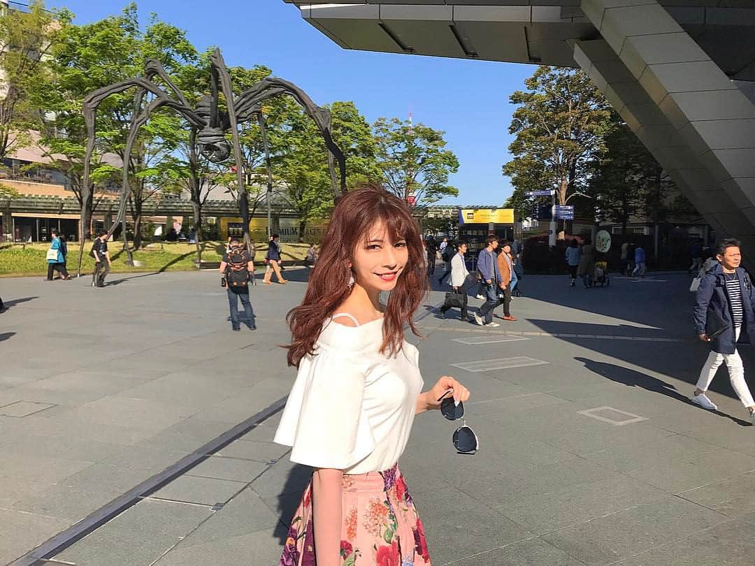 のインスタグラム：「美女と野獣みた🌹💛 ・ エマワトソン可愛すぎた〜っ💭 顔がタイプすぎる。笑 ・ こんなまぶしい顔してる場合じゃないな💭 ・ ・ ・ ・ #映画#Movie#映画館#美女と野獣#エマワトソン#可愛い#japan#fashion#ファッション#coordinate#コーデ#girly#シンプル#simple#花柄#花#夏#fashion#model#l4l#六本木ヒルズ#六本木#roppongi#巻き髪#お洒落さんと繋がりたい#모델#귀엽다#쇼핑#패션#도쿄#영화」