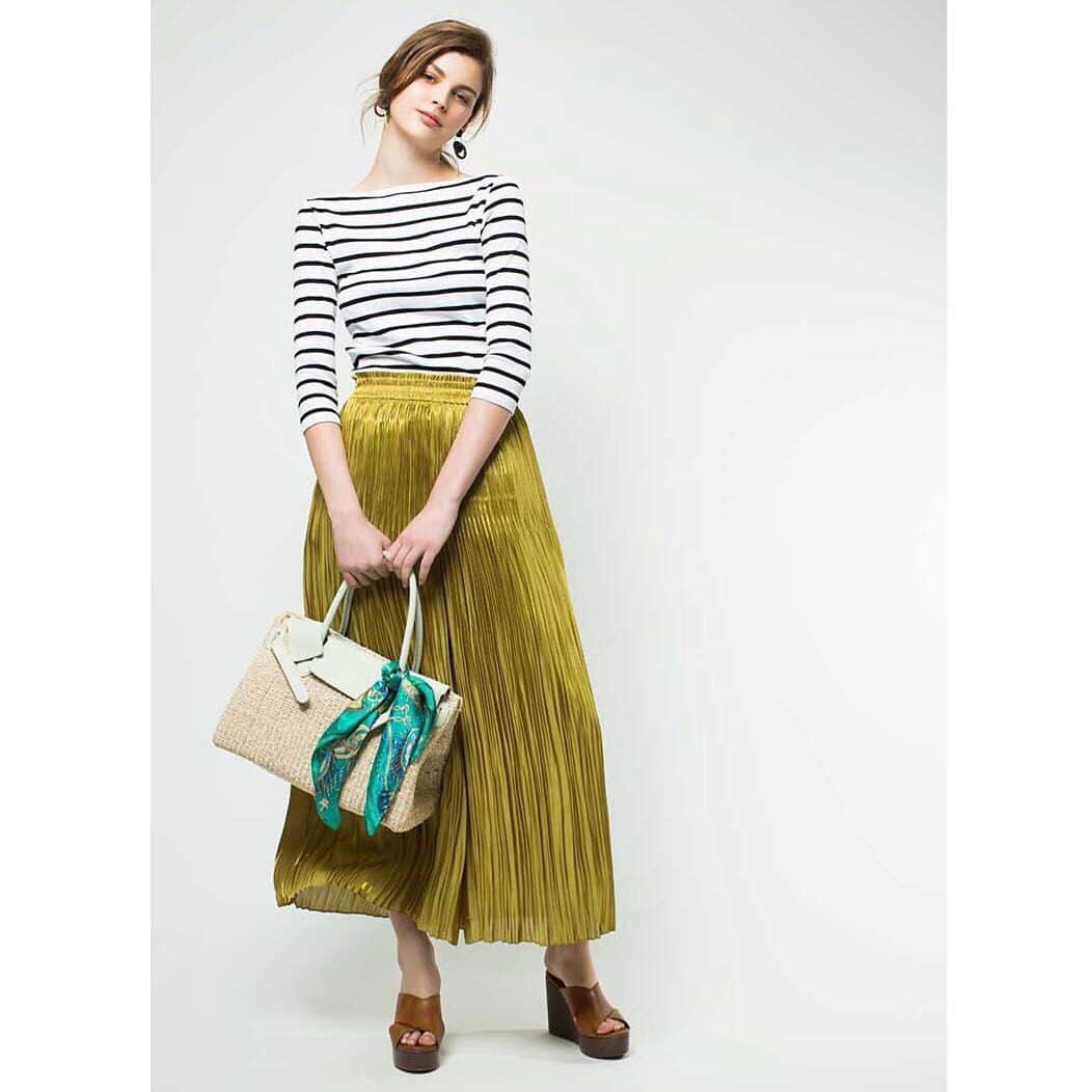 The Virgniaのインスタグラム：「【2017 Spring & Summer Collection】 ■CUT SEW￥7,200 ■PANTS ￥19,000 ■BAG ￥13,500 / COTTO ■SCARF ￥3,900 ■SANDAL ￥12,500 #TheVirgnia  #2017 #Spring  #Summer #New #Collection #TheVirgniaOfficialOnlineStore  store.virgnia.jp」