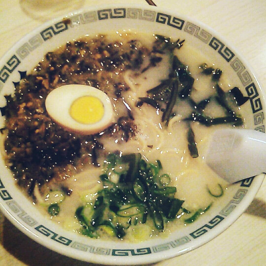 旅とラーメンのインスタグラム：「桂花ラーメン　@新宿 阿蘇拉麺780円 たまには違うことをしようと思って太肉麺ではなくマー油を使わない阿蘇拉麺。高菜挽き肉炒めがポイント。塩味がダイレクトに伝わる。#桂花ラーメン #熊本ラーメン#阿蘇拉麺#新宿#ラーメンラーメン倶楽部#ラーメンインスタグラマー#ラーメン倶楽部」