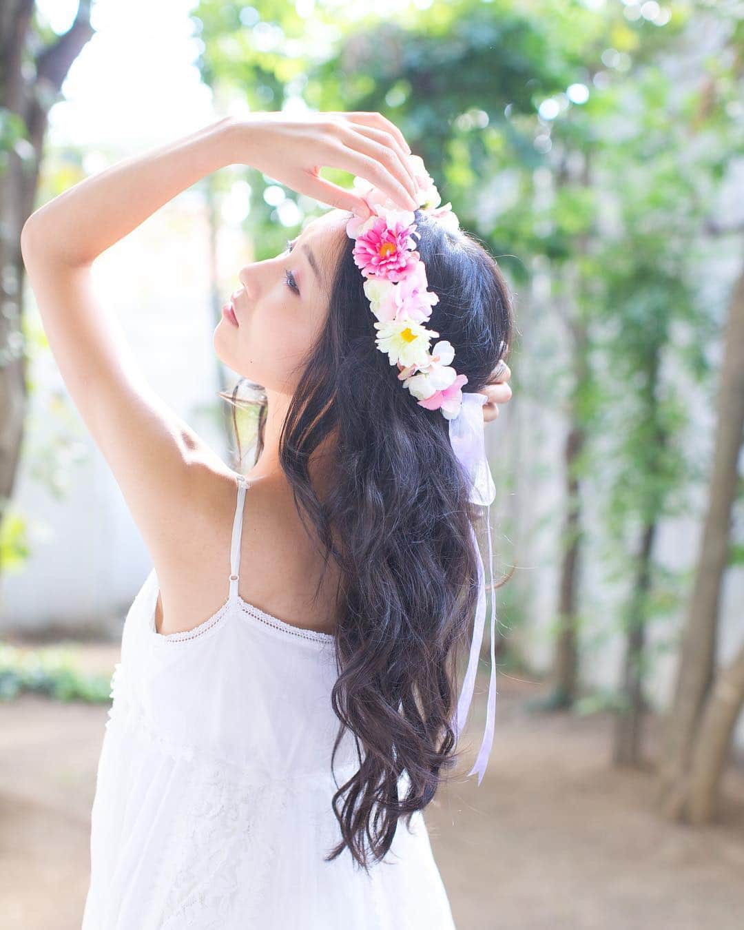 真田つばさのインスタグラム：「花冠の約束 . . #flower #corolla #pinkflowers #longhair #portrait #model #followme #follow #Tokyo #Japan #photo #photography #instagramjapan #ig_japan #photooftheday #picoftheday #花 #花冠 #黒髪ロング #ロングヘアー #黒髪 #写真 #写真好きな人と繋がりたい #写真撮ってる人と繋がりたい #被写体 #ポートレート #ポートレート部 #東京カメラ部 #真田つばさ」