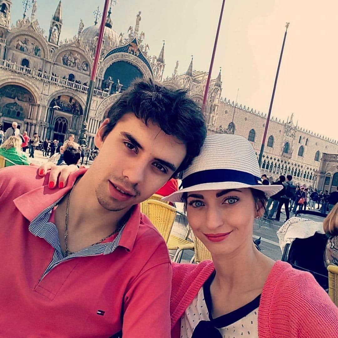 ヤクブ・ディヤスのインスタグラム：「Cudownie spędzony pierwszy dzień wakacji👌😎☀️Nareszcie odpoczywamy z @golotamarta 😍💑」
