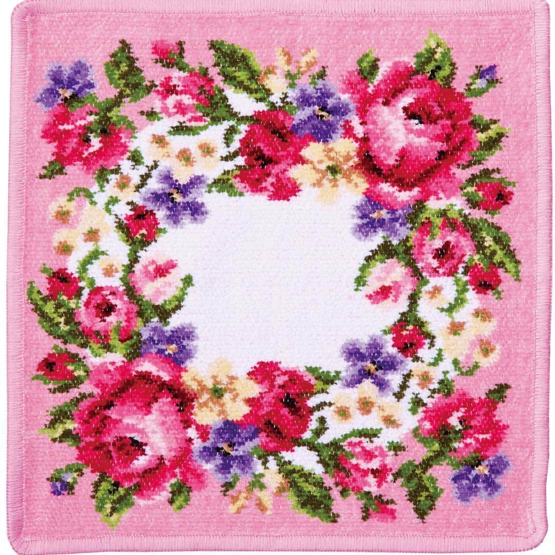 フェイラー（FEILER）さんのインスタグラム写真 - (フェイラー（FEILER）Instagram)「【母の日に贈りたいフェイラー】もうすぐ母の日ですね。華やかなママへ。ピンクを見ると気分が上がるマリアンヌのハンカチ。#気持ちが伝わる上質ギフト #お母さんいつもありがとう #心をこめて贈りたい #感謝 #母の日 #ギフト #マリアンヌ #花冠 #バラ #フェイラー銀座本店 #全国有名百貨店フェイラーショップ #フェイラー公式オンラインショップ #フェイラー#FEILER」5月4日 10時06分 - feiler_jp