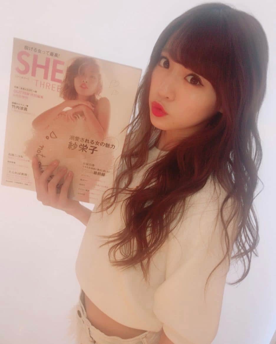 志田友美（ゆうみん）のインスタグラム：「SHE THREE発売中📖❤️ 友美も掲載されてるよ！！ チェックしてね！#shethree #magazine」