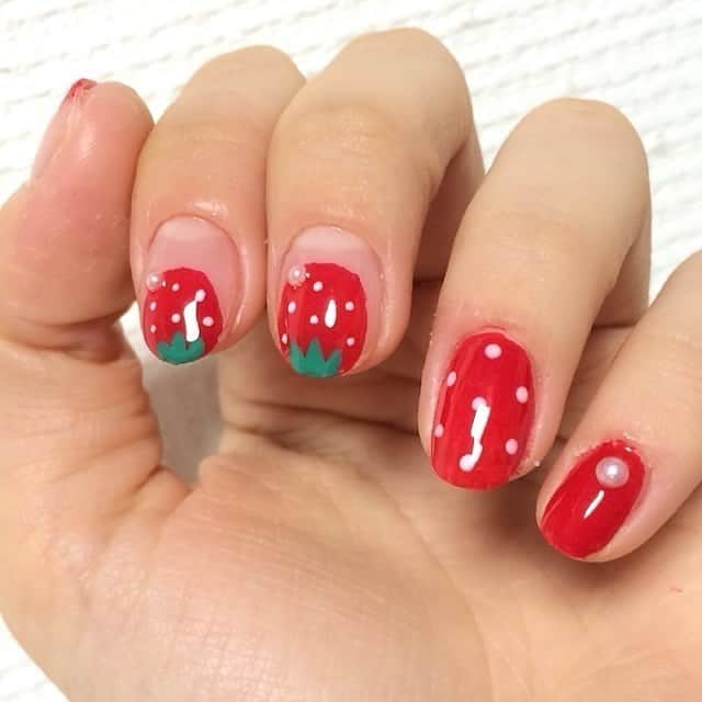 beautさんのインスタグラム写真 - (beautInstagram)「【@nailpic.beautより】 いちごのフォルムを作るのに集中しそうなこちらのネイル。 コロンとした丸みがかわいいです★ 可愛さだけではなく、パールを使用してお上品に仕上がっています♪ 【プロフィールのURLより最新情報をチェック♡】 #nailpic ・ ・ ・ #nail #naildesign #nails #nailswag #nailart #ネイル #ネイルデザイン #ネイルアート #ネイルサロン #ネイルケア #ネイルピック #ネイルカラー #ネイル検定 #ネイルモデル #ネイルスクール #instafashion #like4like #fashion #coordinate #colorful #japan #japanshop #原宿ネイル #相互フォロー #ootd #fashiongram #fashionista」5月4日 23時45分 - beaut.asia