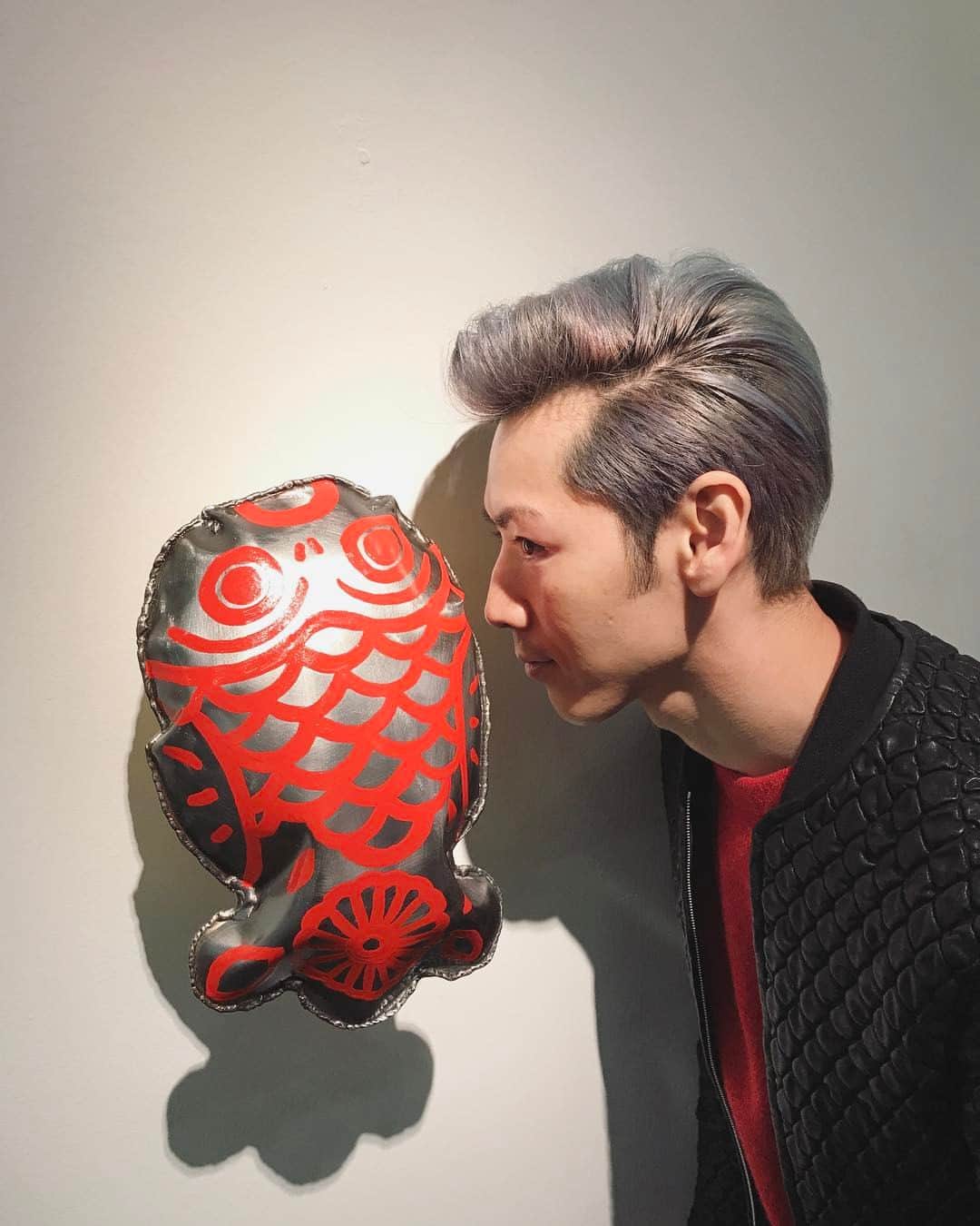 小林尊のインスタグラム：「@ayakamay 's goldfish swimming at #artnewyorkfair 🐟 #IkanMasHias #JaponBalığı アヤカメイの赤金魚  #ayakamay」