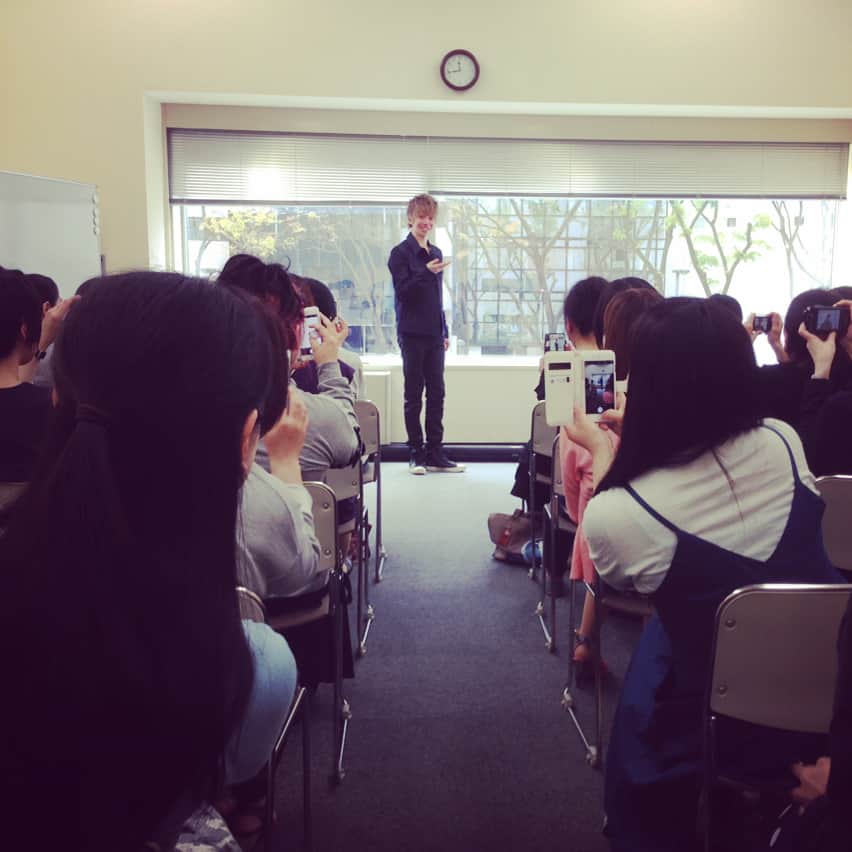 ケヴィン・レイノルズのインスタグラム：「My stay in Japan has come to a close, but not without some incredible memories! Thank you to everyone who attended the fan meeting in Shinjuku, and to everyone for their kind support throughout this season. With your encouragement, I have been able to achieve more than I ever thought possible in coming back to competition. Heading into the Olympic season with my sights on Pyeongchang, I ask for your support once again - I will aim for my very best performances! See you on the ice again soon.」