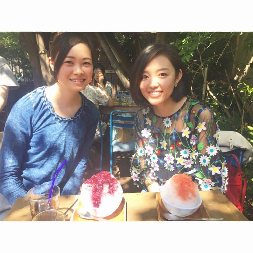 阿部優貴子さんのインスタグラム写真 - (阿部優貴子Instagram)「今日の東京は暑い〜！☀️ 名古屋で出会って今でも仲良しの女子3人組で 今年初のかき氷を🍧 ふらっと入ったお店でしたが、ノスタルジーな雰囲気でとっても美味しかった😋😋 #gw2017#かき氷#よい休日」5月5日 17時10分 - abe_yuki94