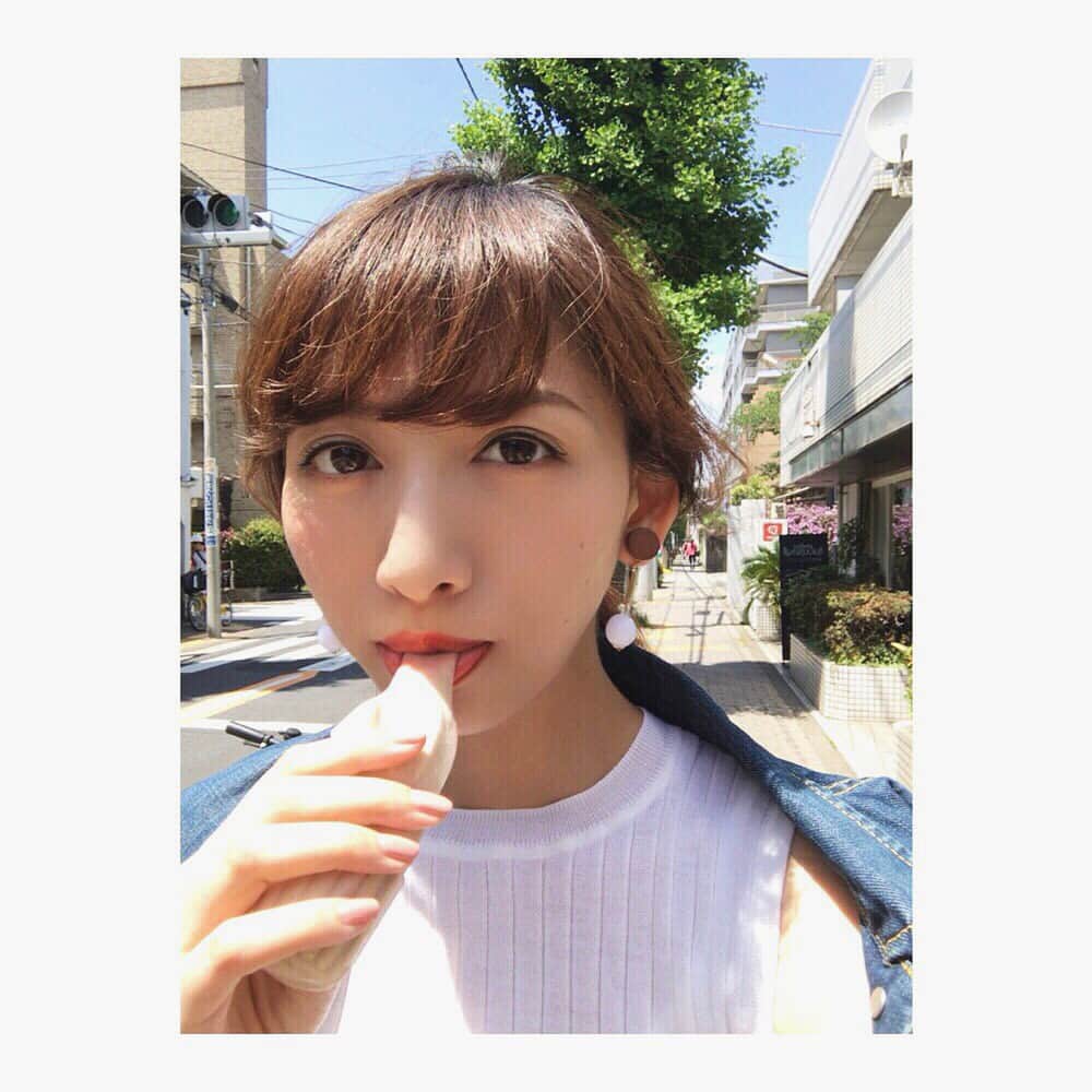 松嶋恵里のインスタグラム：「作撮りのためロケ。暑すぎて焼けた🌞💦 #ゴールデンウィーク#ファッション#作品撮り#赤リップ#快晴#暑すぎ#日焼け#パピコでクールダウン#お店の中にいた猫#ポーズ可愛い#祐天寺#gw#testshooting#redlips#papico#icecream#cat#tokyo#instafashion#l4l」