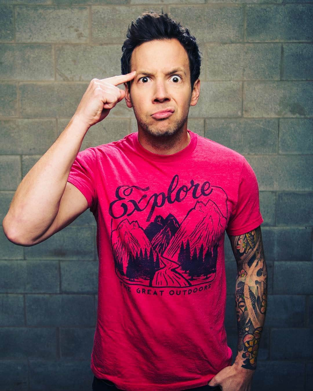 ピエール・ブーヴィエさんのインスタグラム写真 - (ピエール・ブーヴィエInstagram)「When you're not sure if you're going to the @simpleplan show. #ofcourseyoushould #nobrainer #npnhjbtour #europe #usa #canada 📸 by @goodguychady」5月6日 0時15分 - pierrebouvier