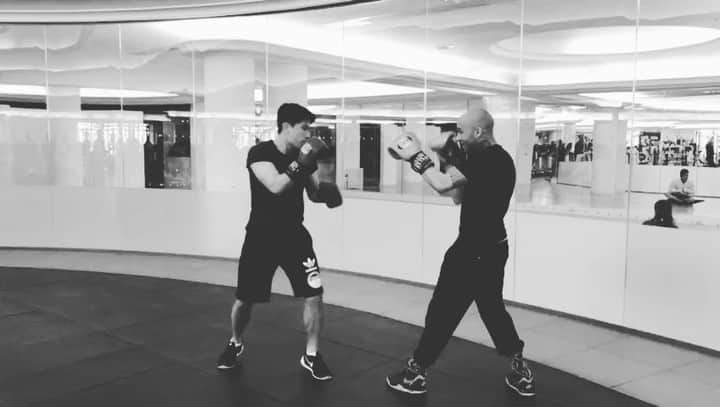 アブドゥル・マティーン王子のインスタグラム：「So this is how we bond 👊🏽 @lexual_healing_pt」
