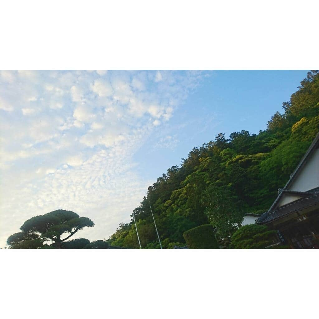 水木彩也子さんのインスタグラム写真 - (水木彩也子Instagram)「🗻🍃 . こころのふるさと . 本当はもっともっと見てもらいたい風景が沢山あるのだけど、、、 . また次回(^^) . 帰る場所があるというのは幸せなことですね🍀 . . . . . #島根 #出雲 #故郷 #空 #夕暮れ #japan #sky」5月6日 20時00分 - 07sayako