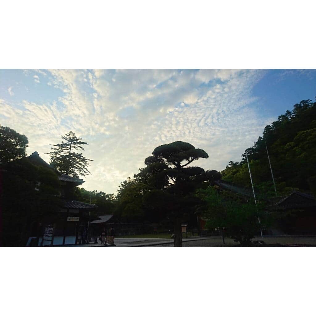 水木彩也子さんのインスタグラム写真 - (水木彩也子Instagram)「🗻🍃 . こころのふるさと . 本当はもっともっと見てもらいたい風景が沢山あるのだけど、、、 . また次回(^^) . 帰る場所があるというのは幸せなことですね🍀 . . . . . #島根 #出雲 #故郷 #空 #夕暮れ #japan #sky」5月6日 20時00分 - 07sayako