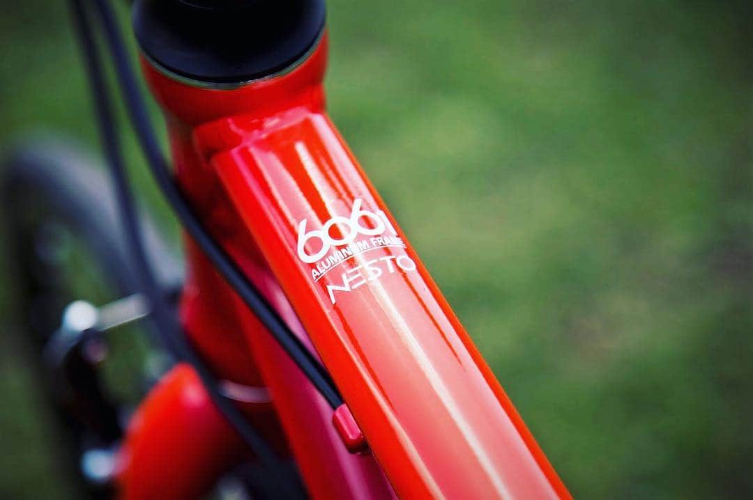 NESTOさんのインスタグラム写真 - (NESTOInstagram)「VACANZEが軽い理由のひとつは、軽量のアルミフレームを使用しているから。 __ #NESTObikes #最軽量 #VACANZE #クロスバイク #アルミフレーム #bicycleframe #自転車のある生活 #bicyclephoto #aluminium #aluminum #lightest #bicycle」5月6日 11時56分 - nestobikes
