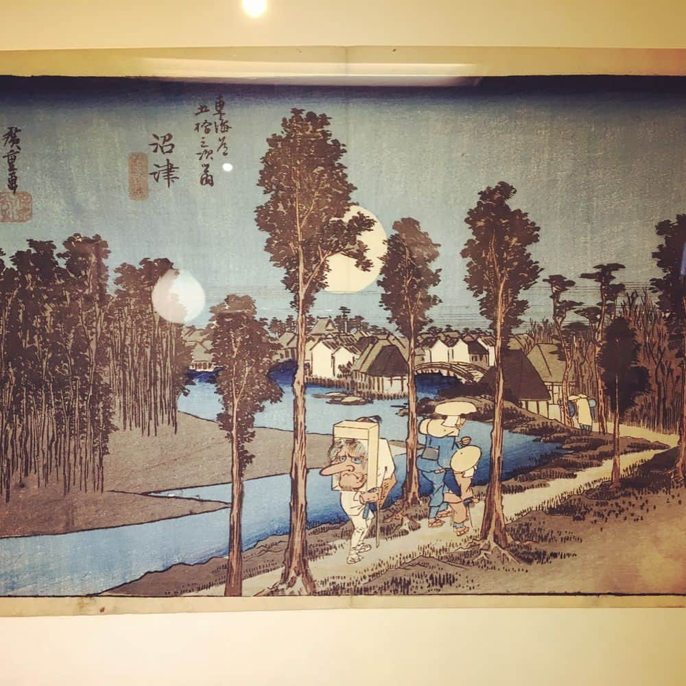 Gallery Guide Tokyoのインスタグラム：「↓Gallery introduction 質の高い浮世絵を扱っているそうめい堂さん。 日本画のギャラリーは古風なイメージのあるが、 そうめい堂さんはカフェのようなおしゃれな雰囲気と 日本画の空気感をうまくマッチさせた新しいイメージのギャラリー。 ぜひ、一度、足を運んで見てください。  Gallery soumei-do is a gallery that deals with high quality Ukiyo-e prints. The gallery of Japanese paintings has an old-fashioned image. However, Gallery soumei-do is a gallery of a new image that  fits a cafe-like fashionable atmosphere with Japanese paintings well. Please take a look at it once by all means.  Gallery:そうめい堂/Gallery soumei-do Official HP：http://www.soumei.biz/  GGT WEB：https://ktma3105.wixsite.com/galleryguidetokyo Facebook：https://www.facebook.com/galleryguidetokyo/ Instagram：https://www.instagram.com/ggt2020/ Twitter：https://twitter.com/ggt2020  #ギャラリーそうめい堂 #そうめい堂 #soumeido #ukiyoe #神保町 #jimbocho #galleryguidetokyo #ggt #ggt2020  #tokyo #japan #日本 #東京 #アート #art #芸術 #絵 #artist #gallery #love #beautiful #happy #beauty #instalike #instagood #artday #artwork」