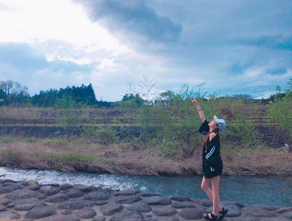 志田友美（ゆうみん）のインスタグラム：「大自然♡ リフレッシュー🤣 最高に良い場所だった。幸せ気分。笑った。」