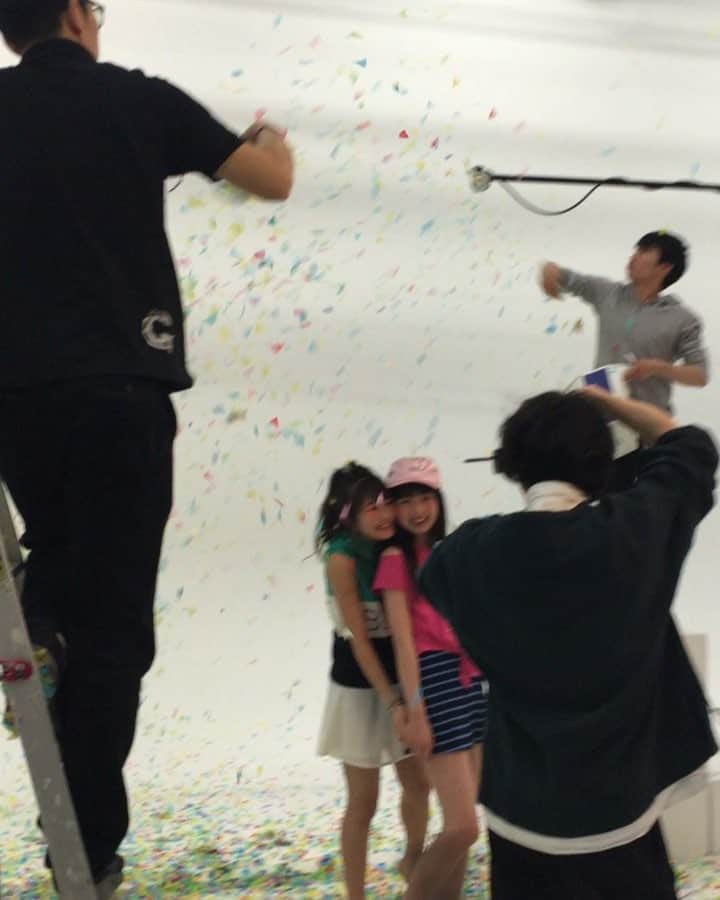 ニコ☆プチのインスタグラム：「ハッピー度200%な表紙撮影💕 #ニコプチ #表紙 #黒坂莉那  #岩崎春果」