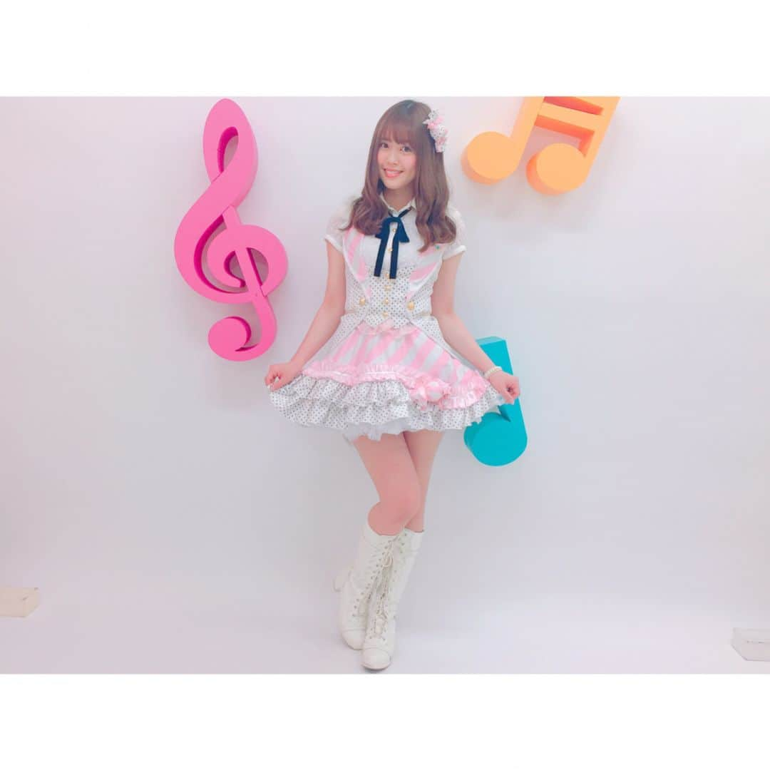 竹内舞さんのインスタグラム写真 - (竹内舞Instagram)「アイドルの衣装🌸💓🌸💓 実は私、元祖チームEなんです。 この衣装、私のなんです。 もはやチームEであった感が薄れている。笑 この衣装ができた時初めての組閣があったような(๑˃̵ᴗ˂̵) だから全然着てないの〜 この前撮影で久々に着たよ（笑） ピンクの衣装大好き〜(*´꒳`*)💗 #pink#衣装」5月7日 14時25分 - 01maitakeuchi