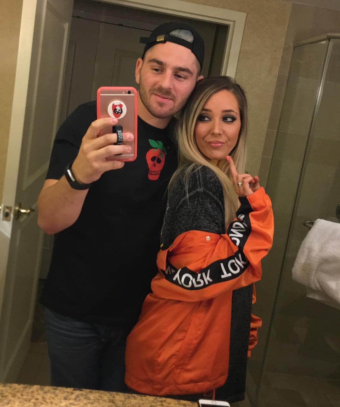 ジェナ・マーブルズのインスタグラム：「I love my ot.」