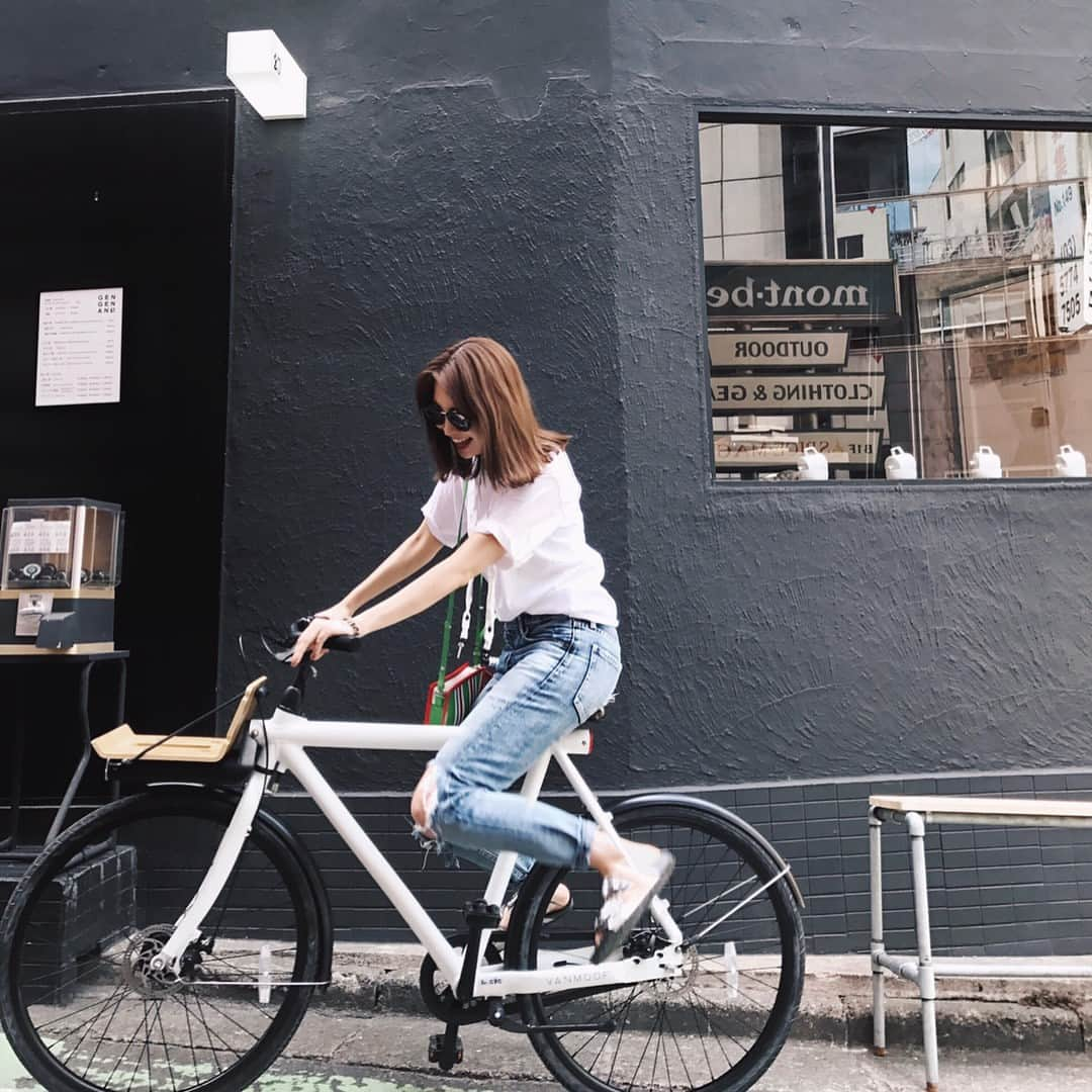 小嶋陽菜さんのインスタグラム写真 - (小嶋陽菜Instagram)「天気が良かったから、自転車でお茶はしご🙂🍵 #vanmoof#shibuya#tokyo#blackwall#幻幻庵」5月7日 13時39分 - nyanchan22