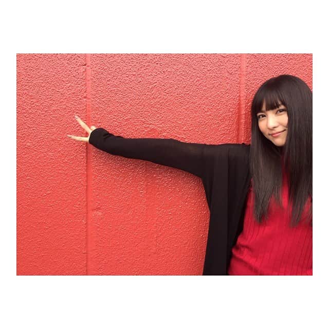 石川恋さんのインスタグラム写真 - (石川恋Instagram)「GWは連日新しい作品の撮影をしていました。役で黒髪ぱっつんになったよ💇今日もまだまだ頑張ります！」5月7日 16時12分 - ren_ishikawa