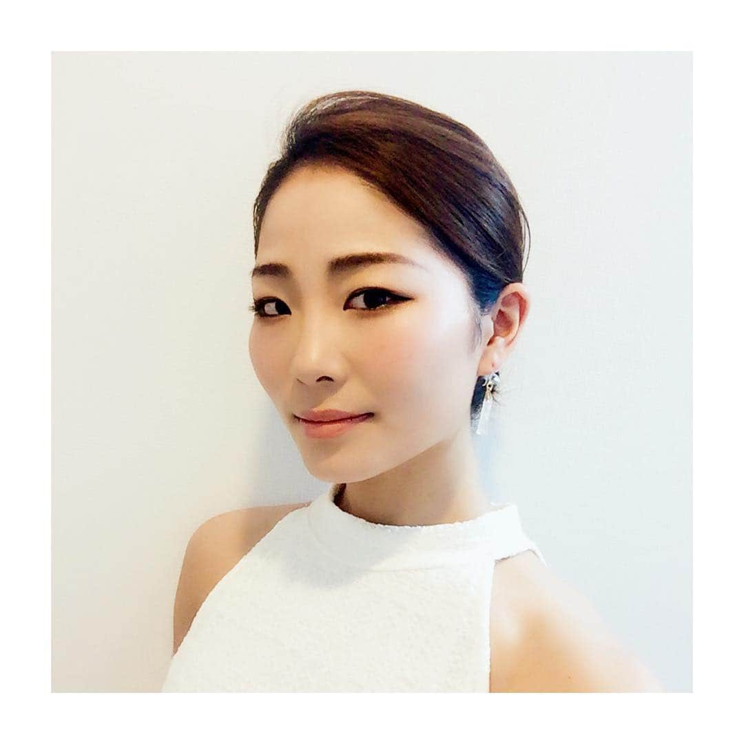 永吉令奈のインスタグラム：「#allback #naturalmakeup #japanese #japaneselady #missuniverse2017 #actores #hairstyle #makeup #Rena #Nagayoshi #shorthair #uphair #dressup」