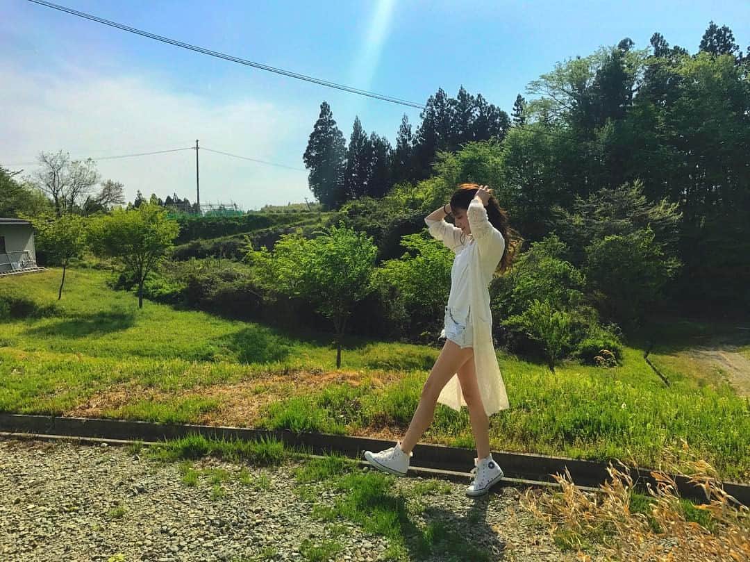 志田友美（ゆうみん）のインスタグラム：「自然に囲まれる日々🤤✨ なんて幸せーー。 #私服タグ付けしたよ」