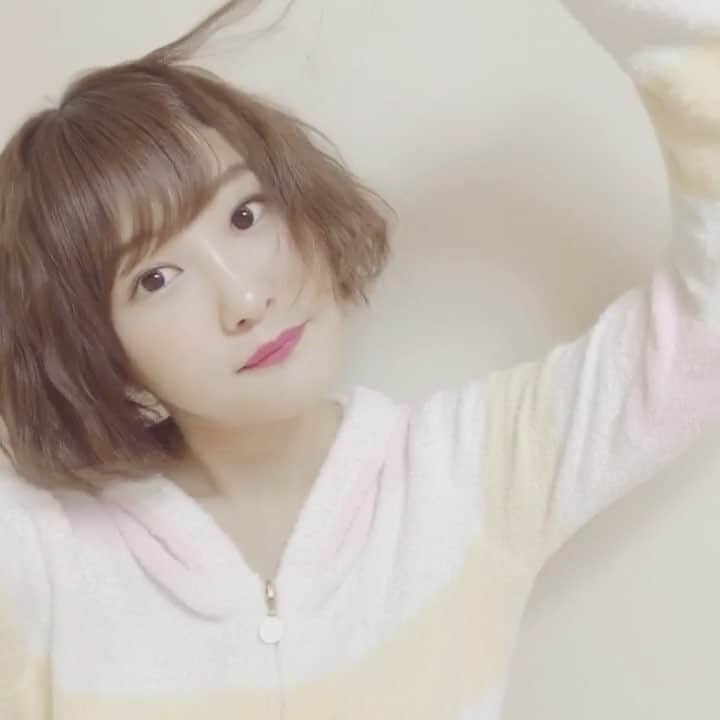 川上礼奈のインスタグラム：「. まとめ髪ほどいたら😂 新喜劇のすち子さんみたい！笑」