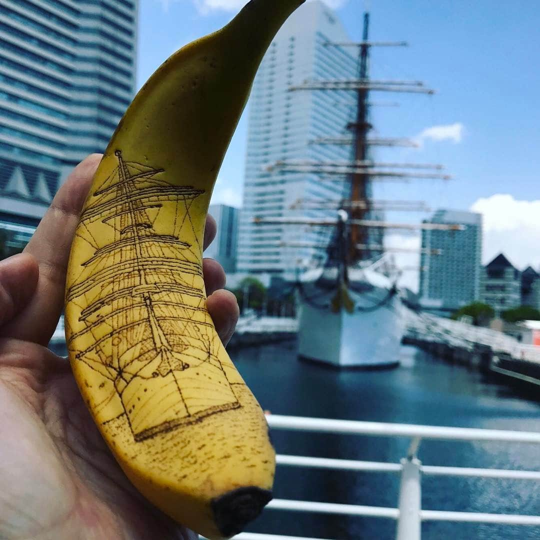 エンドケイプさんのインスタグラム写真 - (エンドケイプInstagram)「日本丸  #banana #bananaart #ship #japan #japon #fruit #sailing #sailingship #sea #art #バナナート #バナナ🍌 #船 #帆船 #日本丸 #日本丸メモリアルパーク #よこはま #横浜 #みなとみらい #重要文化財 #スケッチ #ぶらり途中下車の旅」5月7日 22時46分 - endcape