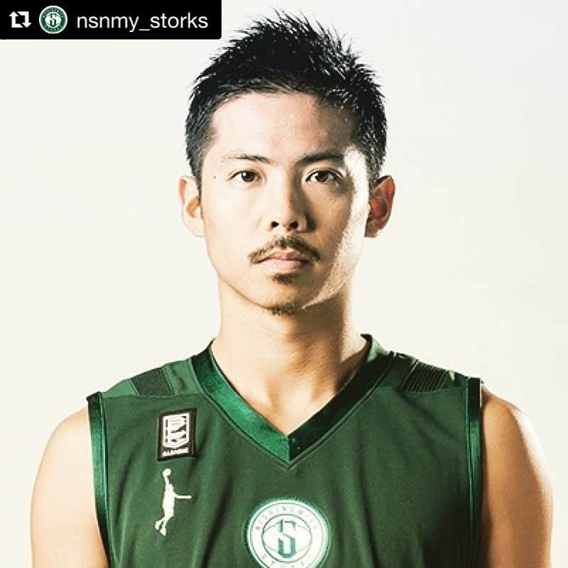 竹野明倫のインスタグラム：「この度現役生活に終止符を打ちました。10シーズンホントにありがとうございました！！ 引退コメント、アカウントページにリンクしてます！！見てちょ。 →  https://m.youtube.com/watch?v=uaql2vSRV4g #竹野明倫 #西宮ストークス #at8 #AT8 #引退」