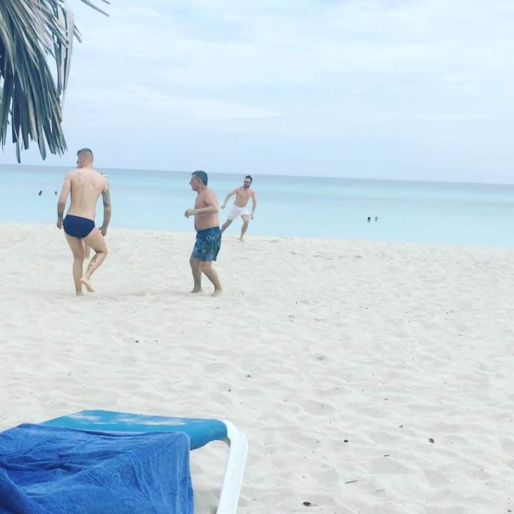 アンドレア・セクリンのインスタグラム：「Teniamoci in allenamento 🏋🏻⚽️😂😂👍🏻👍🏻👍🏻👍🏻」
