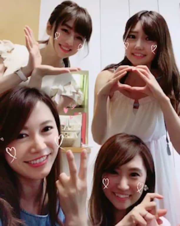 橋本麻里衣のインスタグラム：「LOVE❤️ #ホームパーティー#動画もあるよ#読モ#めぐちゃんがL#じゅりぬがO#あいりちゃんがV#わたしがE#テイク4#ラブ#LOVE♡」