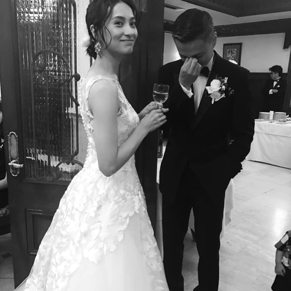 小濱なつきさんのインスタグラム写真 - (小濱なつきInstagram)「友人達からもらった写真。ありがとう🌹 #madamtoki #wedding #ceremony #party」6月6日 8時32分 - obamanatsuki
