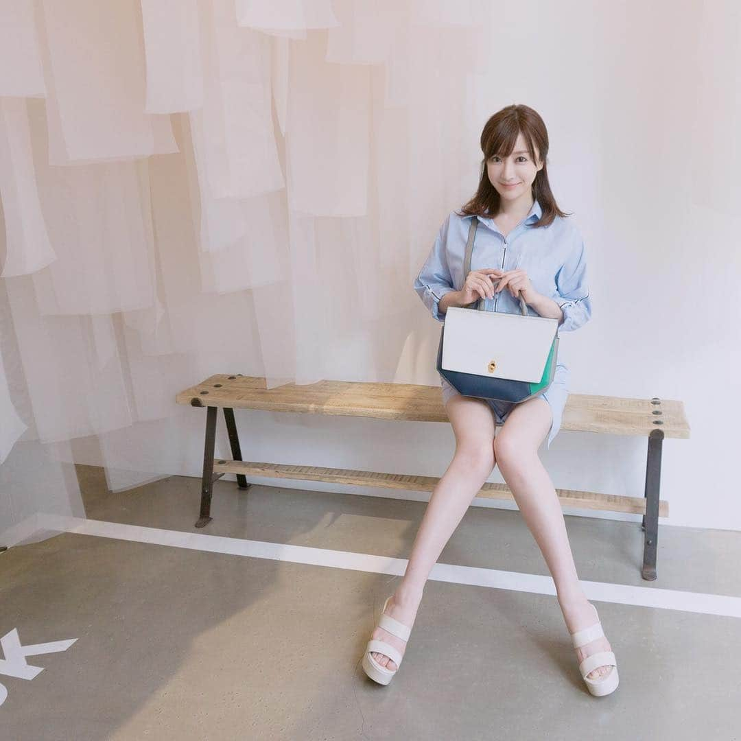 竹内渉さんのインスタグラム写真 - (竹内渉Instagram)「夏はカラフルなバッグ持ちたいね😊🛍* * 여름이라서 #컬러풀 인 가방 많이 갖고싶당 😚💕* 이거도 이뻐🐻💓* #까스텔바작 #가방 #핸드백 #여성가방 #ootd #daily #castelbajac #handbag #카페스타그램 #일상스타그램 #韓国カフェ #チョンダム #バッグ」6月2日 14時49分 - ayumu_takeuchi