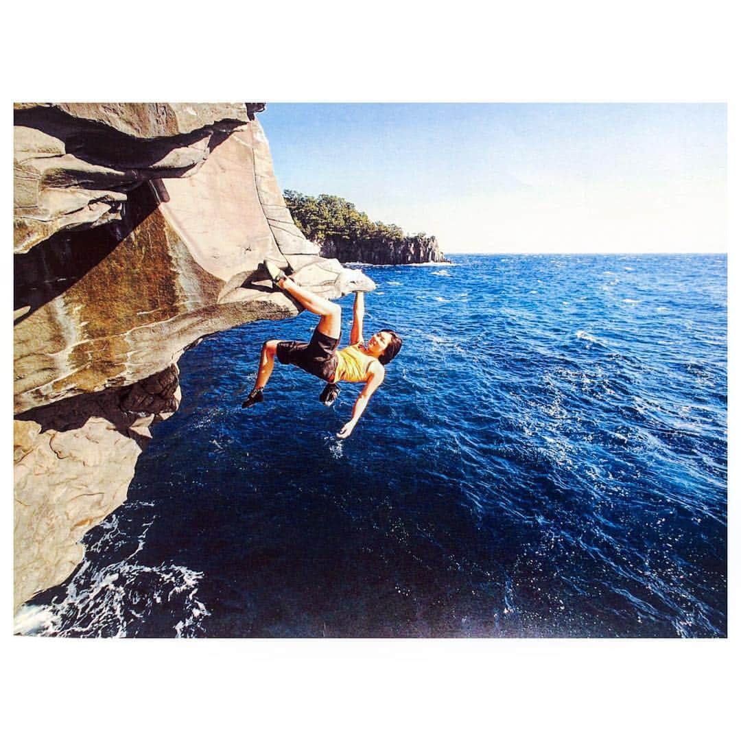 小林由佳のインスタグラム：「Challenge the DWS in this weekend for the first time in 10 years! 🌊 I can't understand that when I was young why I can make smile during the hanging on such a place?◟̽◞̽ ༘* *  今週末はDWSイベント✌︎ ということで 引っ張り出した10年前の写真。 若い頃の方が怖いものなんてなかったーとしみじみする1枚です。  #カエルもトンボも平気で掴めたし #台風のどんなでかい波も乗っちゃってたし🏄‍♀️ #落ちてぶつけて口の中切れた時コーラでぐじゅぐじゅぺしてたし #姉が間違って溶かしたゴムベラ入りの手作りブラウニー普通に美味しいおいしいって食べてたし #学生の頃1人でイタリアのペンネってゆうど田舎のフザけた名前の町行ったりもしたし #歳をとって冒険しなくなったな #しみじみ #でも今電車乗り遅れて遅刻しそうだけどすごく落ち着いてる #許容は広がっているらしい #飛行機間に合いますように🙏 📷at城ヶ崎」