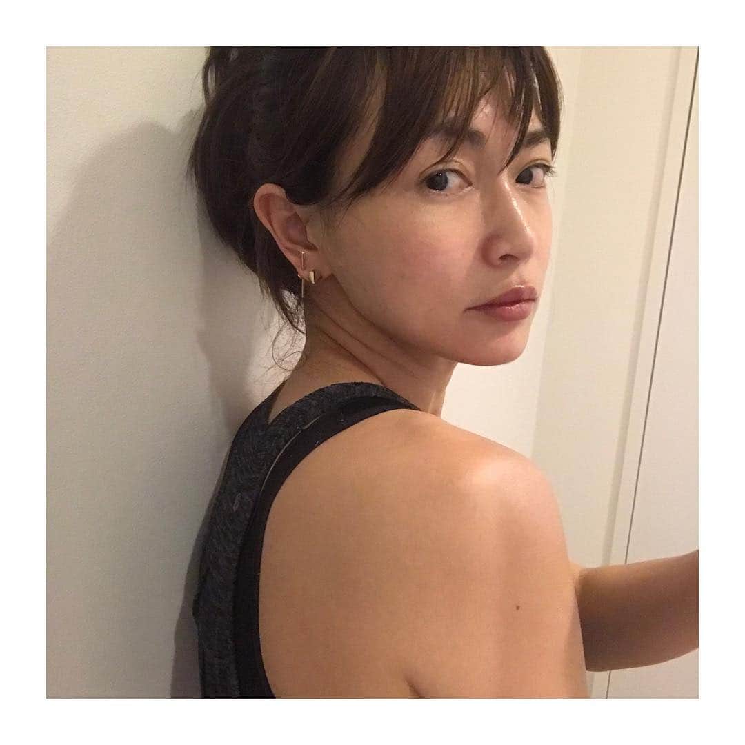 長谷川京子さんのインスタグラム写真 長谷川京子instagram 月末〆切のleeの連載があと少し なのだけど最後が書けないので 気分転換させてください 今晩か 明日までには書き終えます Gym Yoga 6月2日 16時06分 Kyoko Hasegawa 722