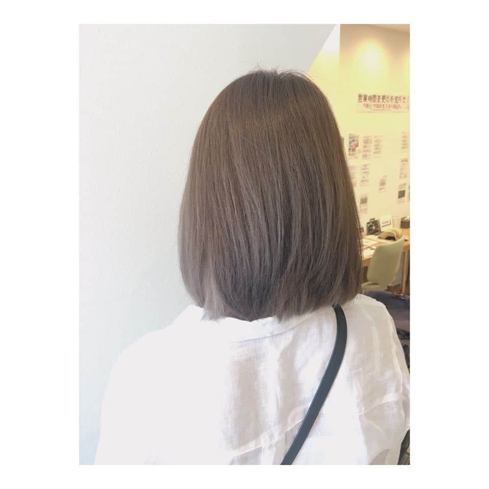 ヘアカラーカフェ千鳥橋店のインスタグラム：「ㅤㅤㅤㅤㅤㅤㅤㅤㅤㅤㅤㅤㅤ ㅤㅤㅤㅤㅤㅤㅤㅤㅤㅤㅤㅤㅤ 💙 ash color inner color 💙 ㅤㅤㅤㅤㅤㅤㅤㅤㅤㅤㅤㅤㅤ ㅤㅤㅤㅤㅤㅤㅤㅤㅤㅤㅤㅤㅤ 区#美容室#梅田ランチ#美意識#美意識向上#おしゃれ#おしゃれさんと繋がりたい#おしゃれ好きな人と繋がりたい#女子力#梅田#ネイルサロン#aujua#写真好きな人と繋がりたい#紫外線#オリジナル##写真#shampoo#サラサラ#beauty#ash#インナーカラー #透明感 #ツヤ感 #ブルー」