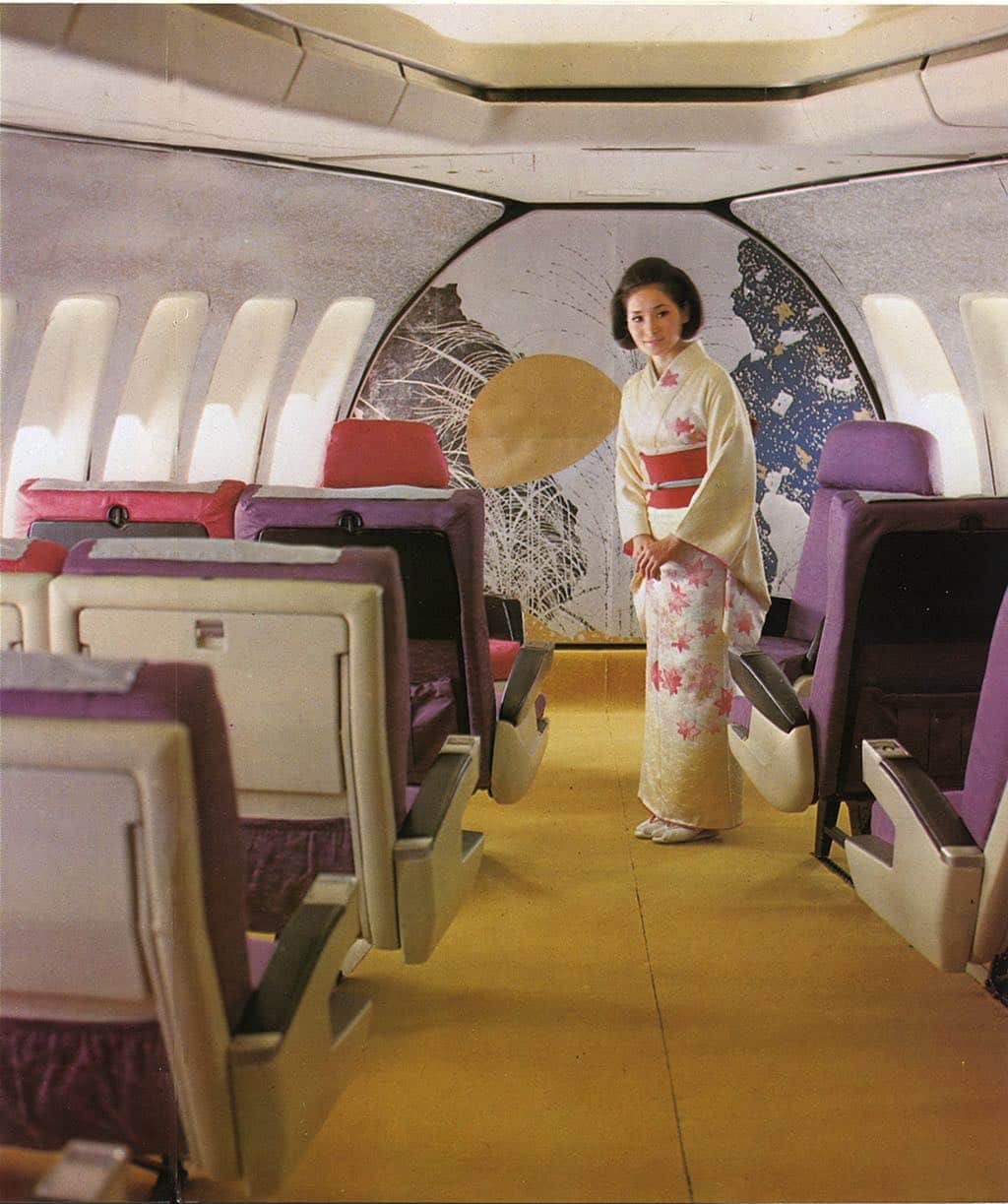 JALさんのインスタグラム写真 - (JALInstagram)「Welcome aboard👘 Luxurious First class cabin of Garden Jet, Boeing 747. . #藤 #ガーデンジェット #日本庭園の美を世界の空に #タイムスリップ #加山又造 #日本画家 #銀河の図 #おもてなし #Timetravel #1970 #Boeing747 #Firstclass #Kimono #CabinCrew #Japan #JAL #JapanAirlines」6月2日 21時20分 - japanairlines_jal