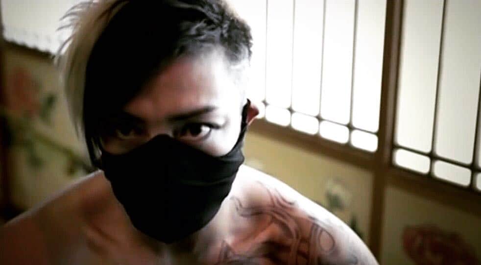SHU-YAさんのインスタグラム写真 - (SHU-YAInstagram)「画像ありがとうございます。 #mv #rule #虎 ソロの虎のイメージが掴みずらかったので撮影の前の日の夜中にずっとYouTubeで中国拳法見てたっけ。 #虎拳 #中国拳法 #少林寺拳法 #忍者 #ninja #youtube #dragonball」6月2日 21時48分 - shuya_mizuno