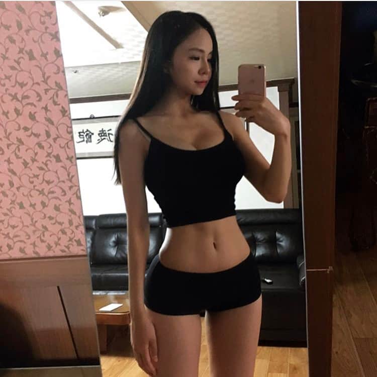 BodyON Koreaさんのインスタグラム写真 - (BodyON KoreaInstagram)「| @abc__b_ 님! 홈트도 블랙 짐패션!!😁💕👍🎶 | | 🎀 카톡에서 '바디온코리아' 친추+인스타 ID 남겨주세요! 매달 바디온 빅이벤트 정보와 엄청난 혜택을 드립니다^^🎀 | | | 🔥🔥Big 이벤트 중이니 많이 참여해주세요!^^🔥🔥 | | #소통 #데일리 #전신샷 #운동녀 #운동복 #패션 #다이어트 #셀카 #일상스타그램 #운동 #셀스타그램 #얼짱 #헬스타그램 #눈바디 #몸짱 #요가 #유산소 #girls  #하체운동#다이어터#필라테스#홈트 #좋아요 #instagood #fitsgram #health#happy#love#selfie」6月2日 21時56分 - bodyonkorea